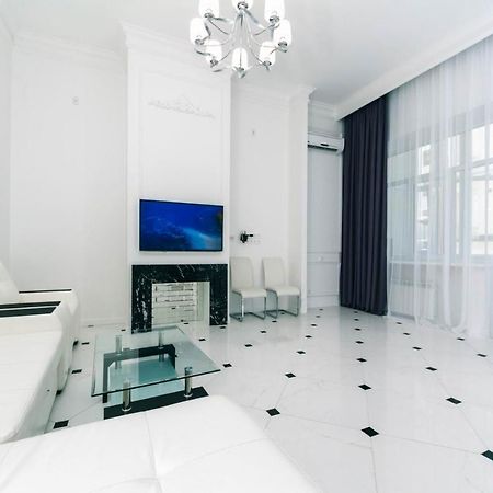 Vip Apartment Near Kreschatyk, 31А Pushkinska Street Kijów Zewnętrze zdjęcie