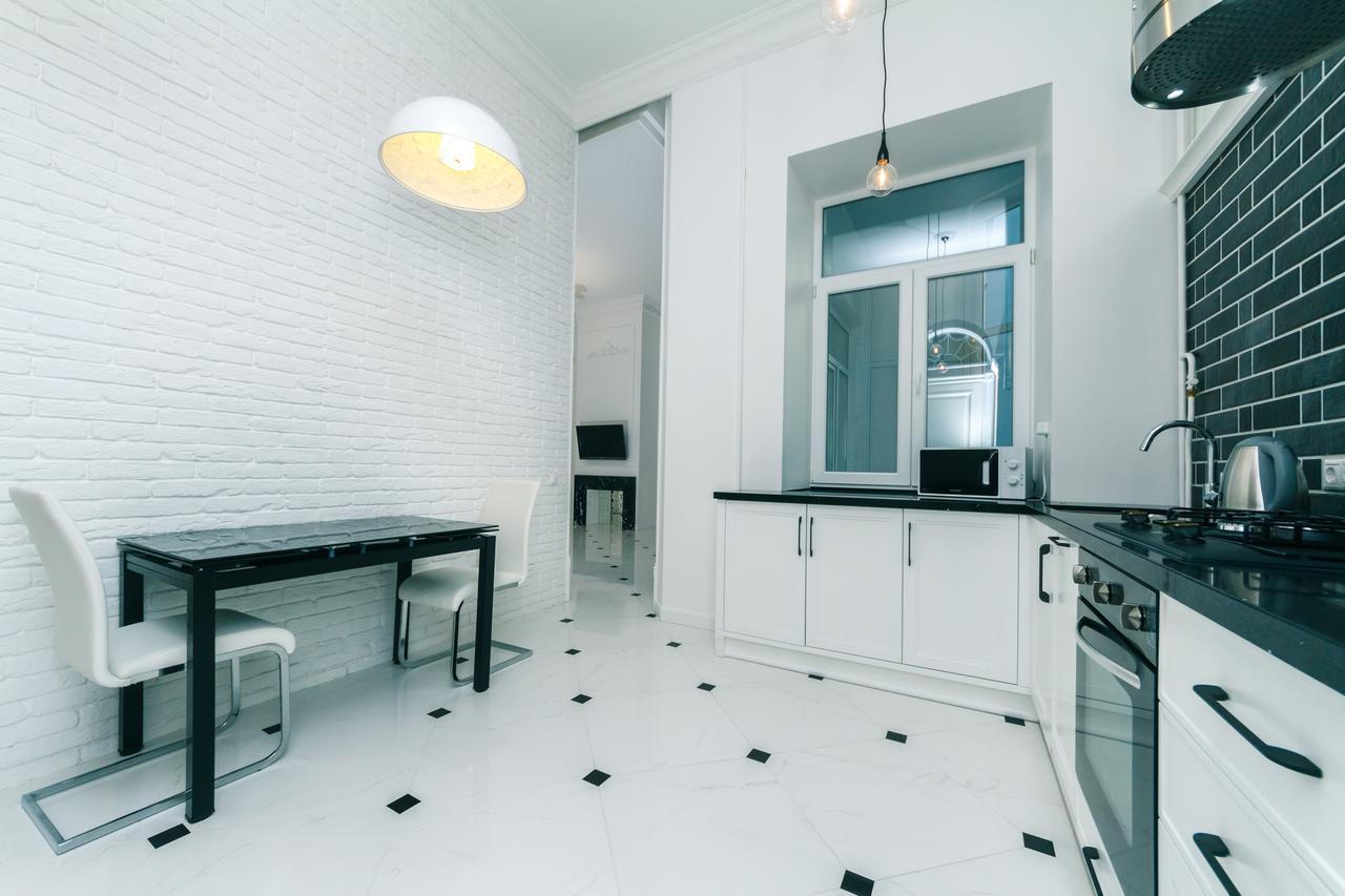 Vip Apartment Near Kreschatyk, 31А Pushkinska Street Kijów Zewnętrze zdjęcie