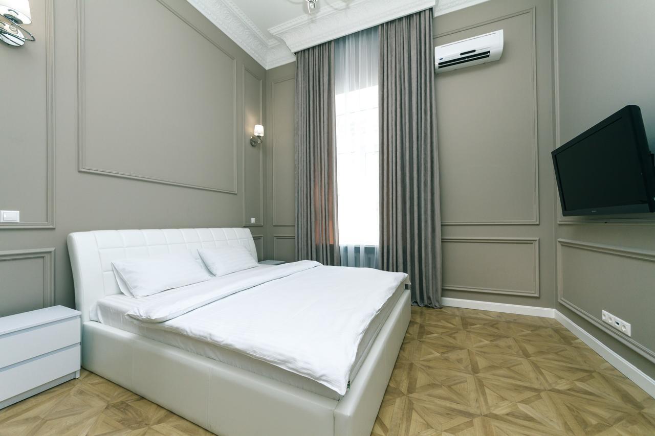 Vip Apartment Near Kreschatyk, 31А Pushkinska Street Kijów Zewnętrze zdjęcie