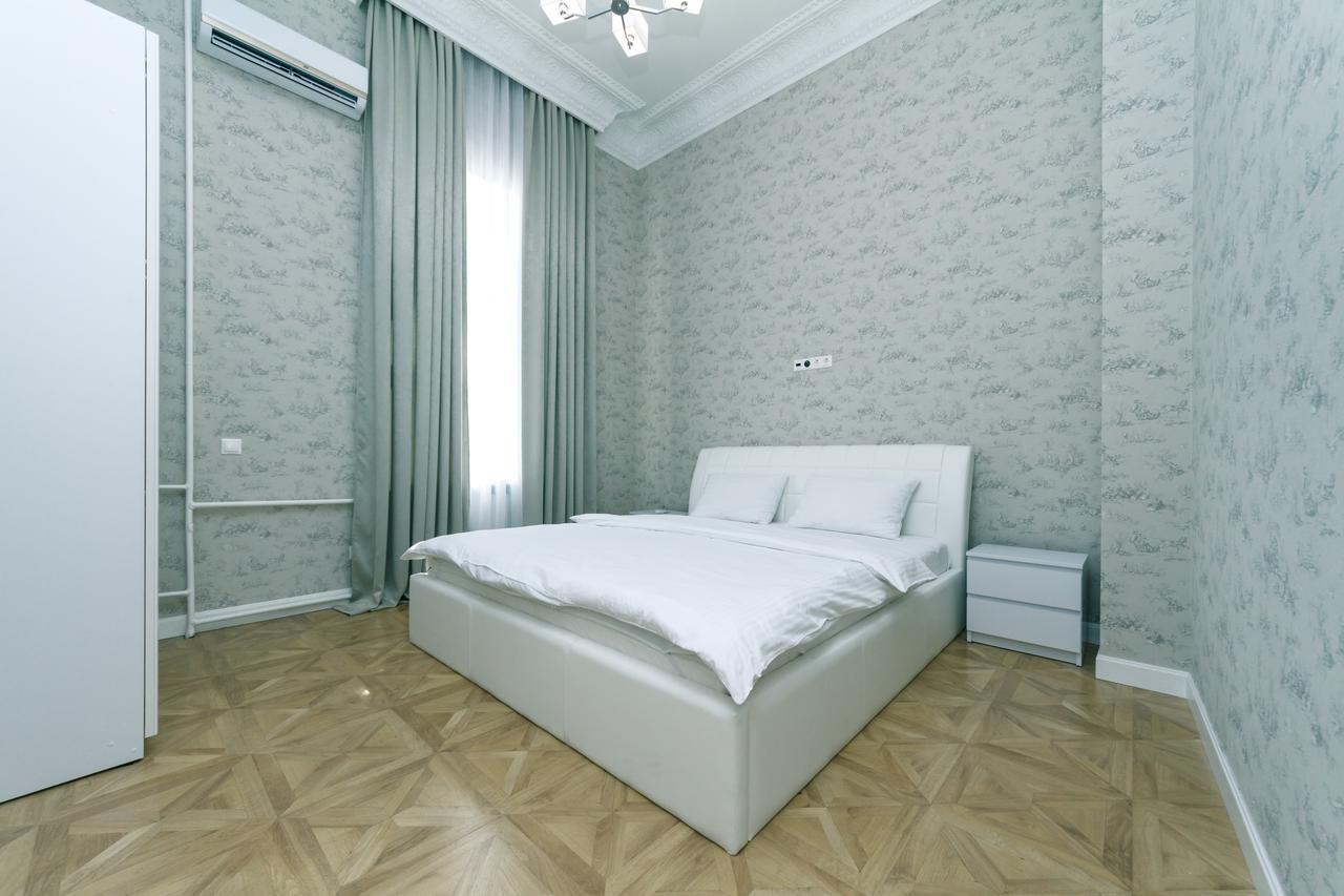 Vip Apartment Near Kreschatyk, 31А Pushkinska Street Kijów Zewnętrze zdjęcie