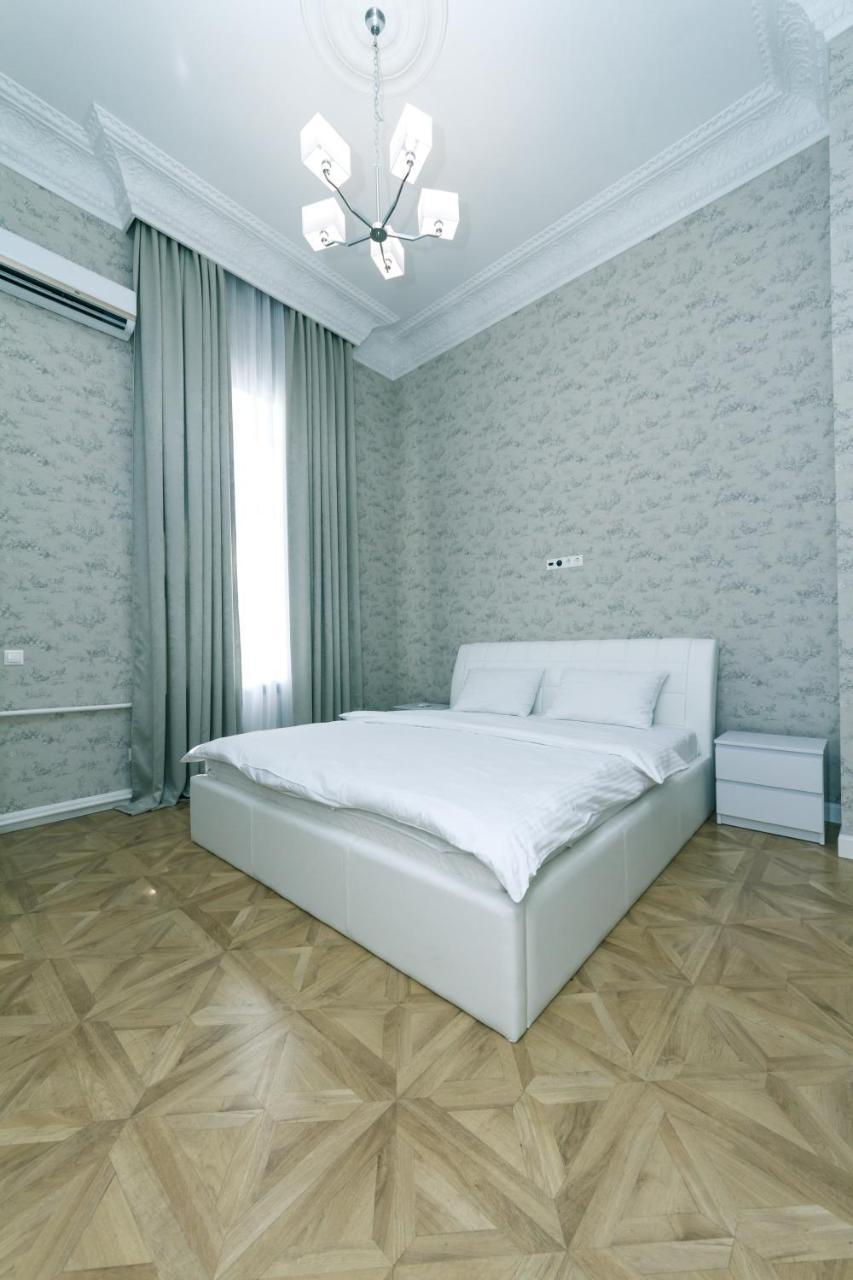 Vip Apartment Near Kreschatyk, 31А Pushkinska Street Kijów Zewnętrze zdjęcie